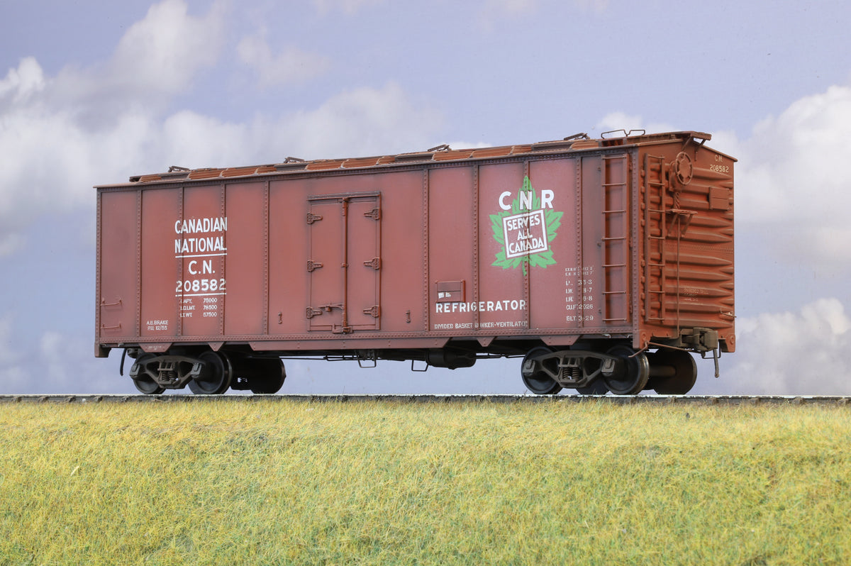 Finescale O Gauge Canadian National Refrigerated Box Car No.208582, Pro Weathered.