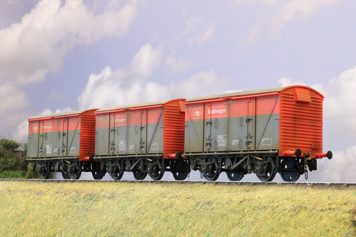 Dapol Finescale O Gauge VEA 12Ton Goods Vans Red / Grey Rake of 3 Weathered