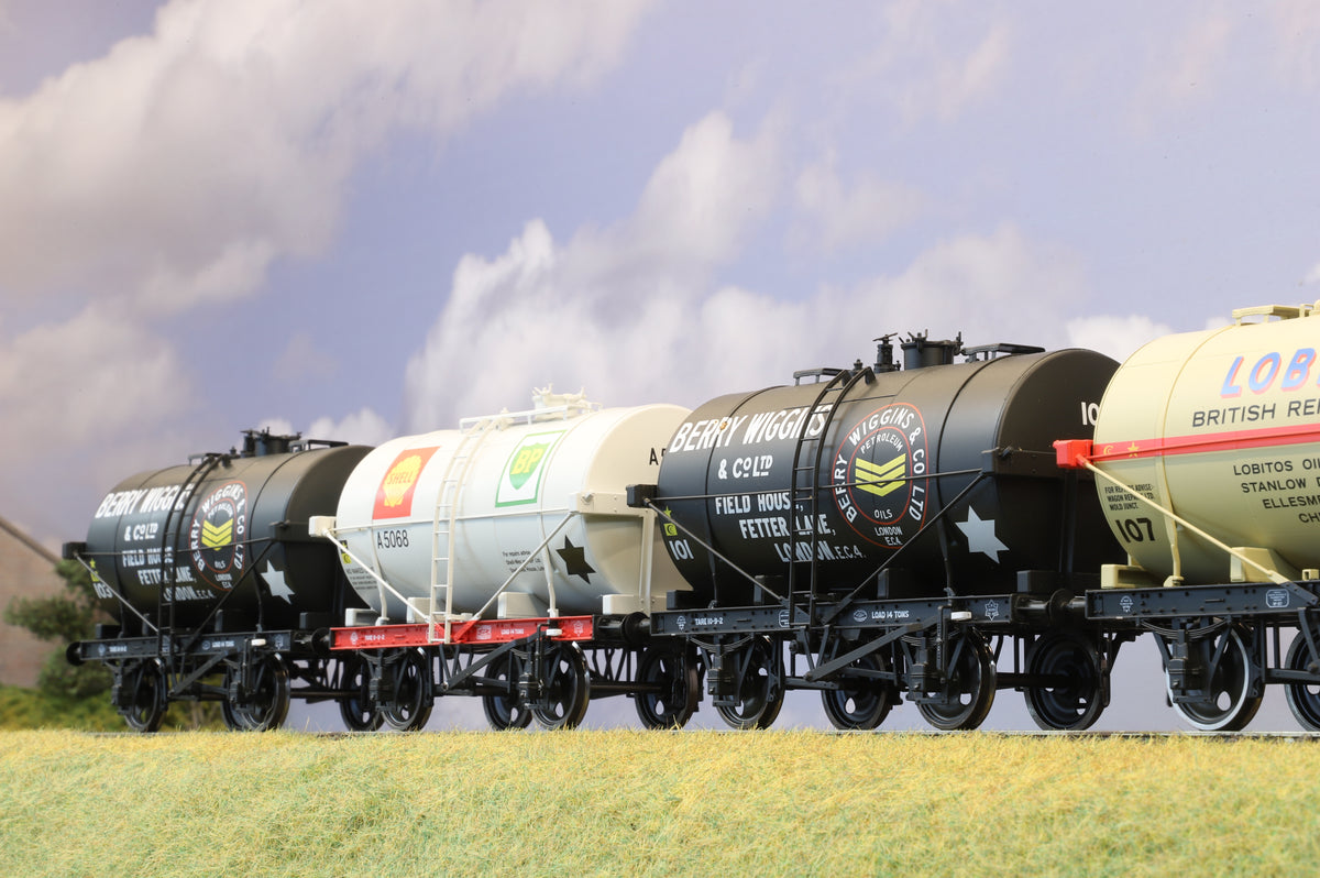 Dapol Finescale O Gauge Rake of 5 x 14T Tank Wagons