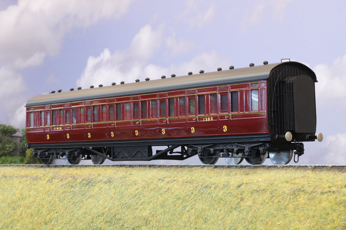 Kit-built Finescale O Gauge LMS Period 1 57ft 3rd Side Corridor Coach