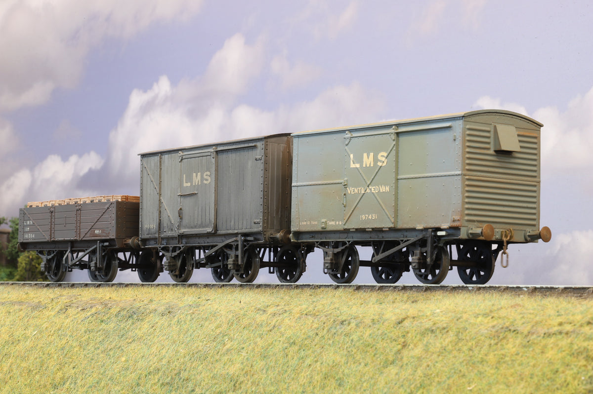 Parkside Finescale O Gauge (Kit-Built) Rake Of 3 LMS Wagons, Weathered