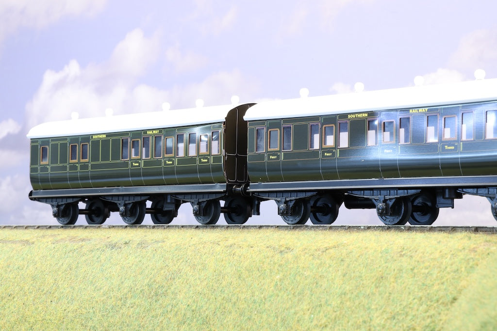 Ace Trains Coarse Scale O Gauge Rake of 3 Southern 6 Wheel Southern Green Coaches
