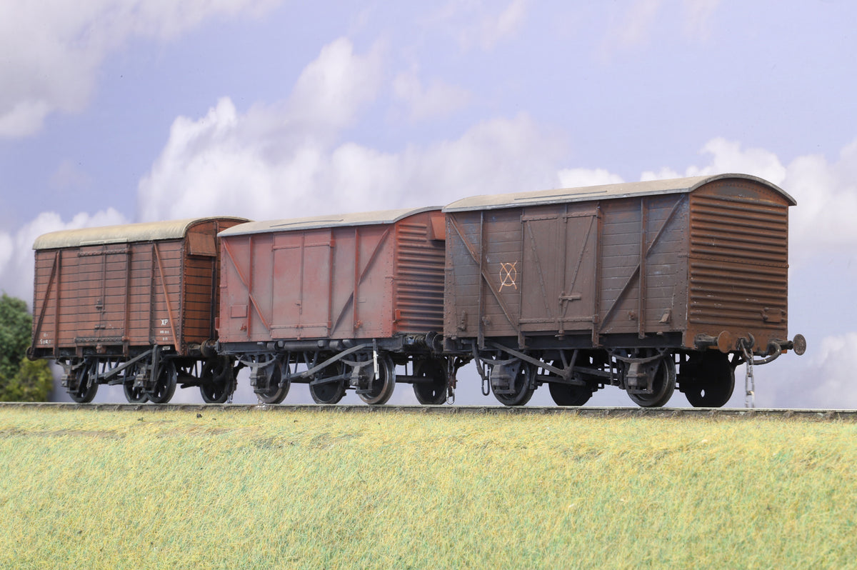 Finescale O Gauge Rake of Three Bauxite Box Vans (Weathered)
