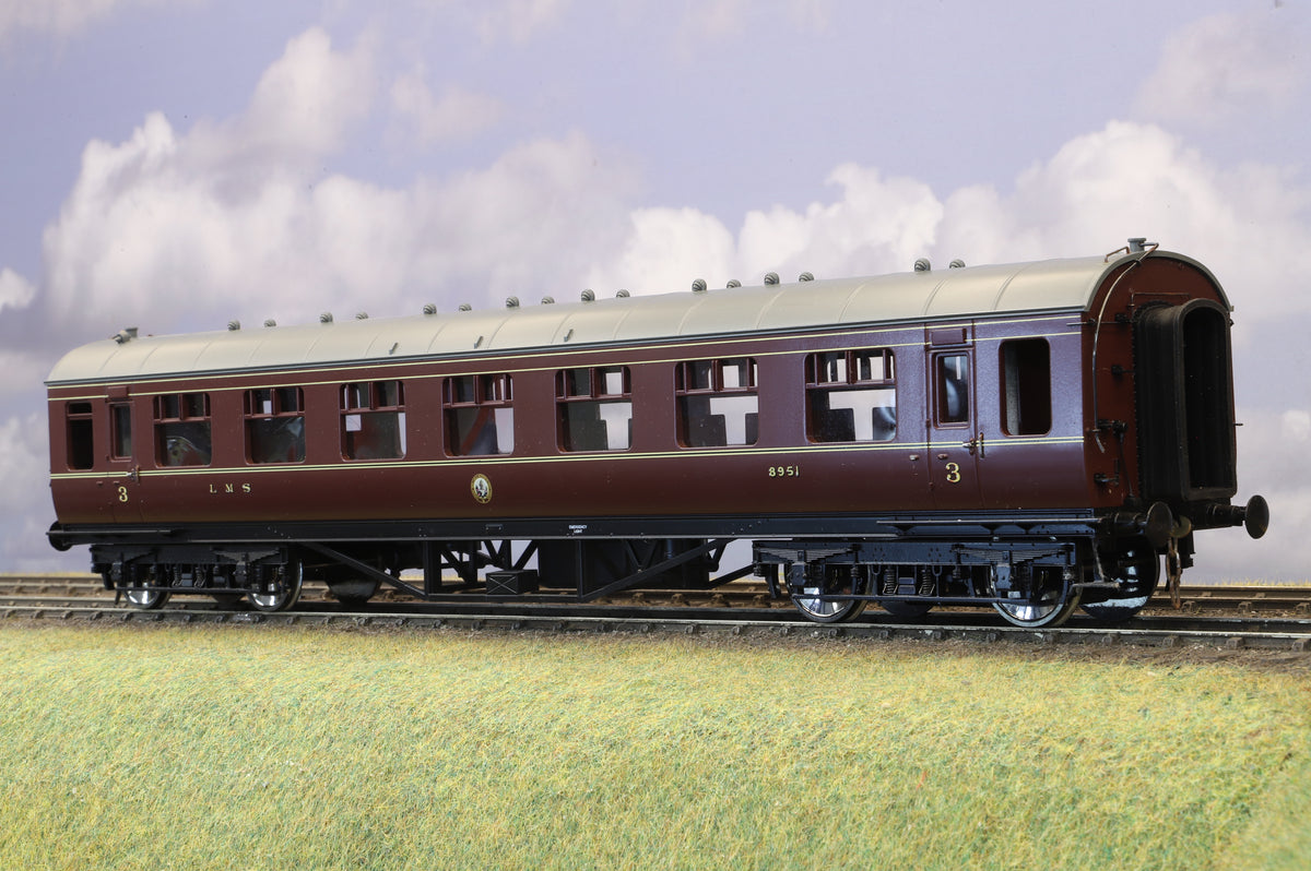 MTH Finescale O Gauge Rake of 4 x LMS Stanier Coaches