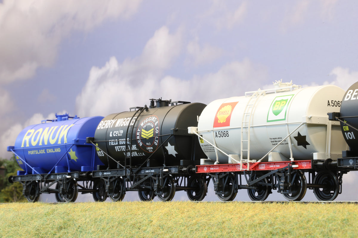 Dapol Finescale O Gauge Rake of 5 x 14T Tank Wagons