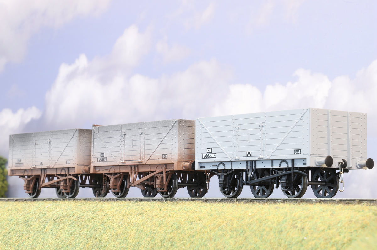 Dapol Finescale O Gauge Rake of Three BR Open Wagons, Weathered