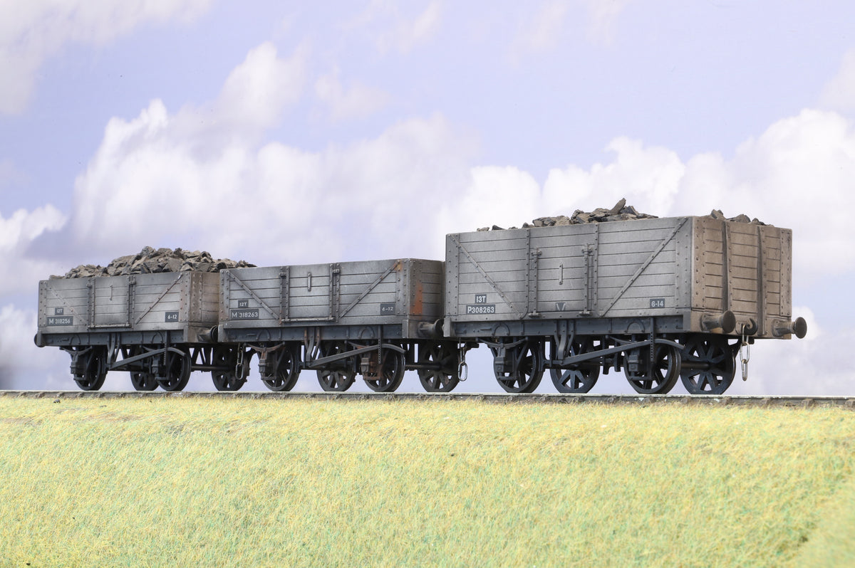 Dapol Finescale O Gauge Trio of Open Wagons with Coal Loads, Weathered