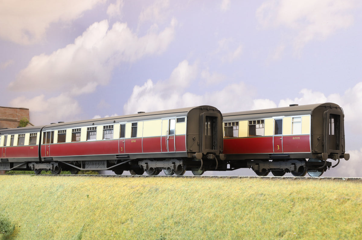 Golden Age Models Finescale O Gauge &#39;West Riding Limited&#39; 8-Car Articulated Set