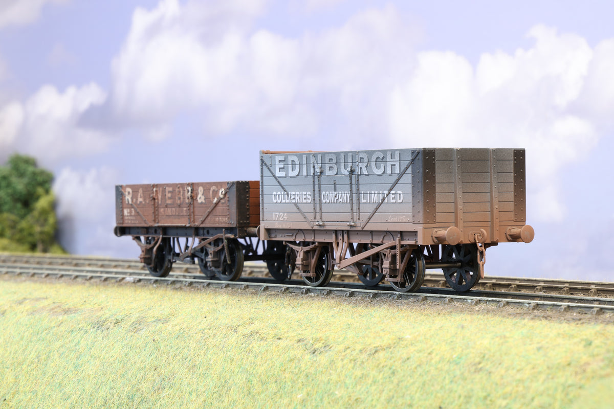 Cooper-Craft/Dapol Finescale O Gauge Pair of Private Owner Wagons, Weathered
