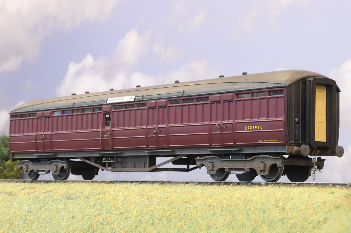 Easybuild Finescale O Gauge (Kit-Built) ex-LNER Gresley 'Teak' Full Brake No. E70493E, BR Maroon, Weathered