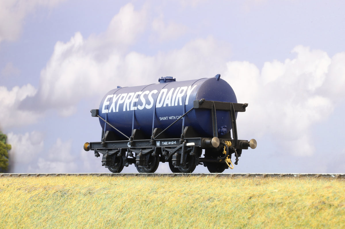 Finescale O Gauge (Kit-Built) Rake Of 2 GW 6 Wheel Tanker Wagons Express Dairy &amp; IMS