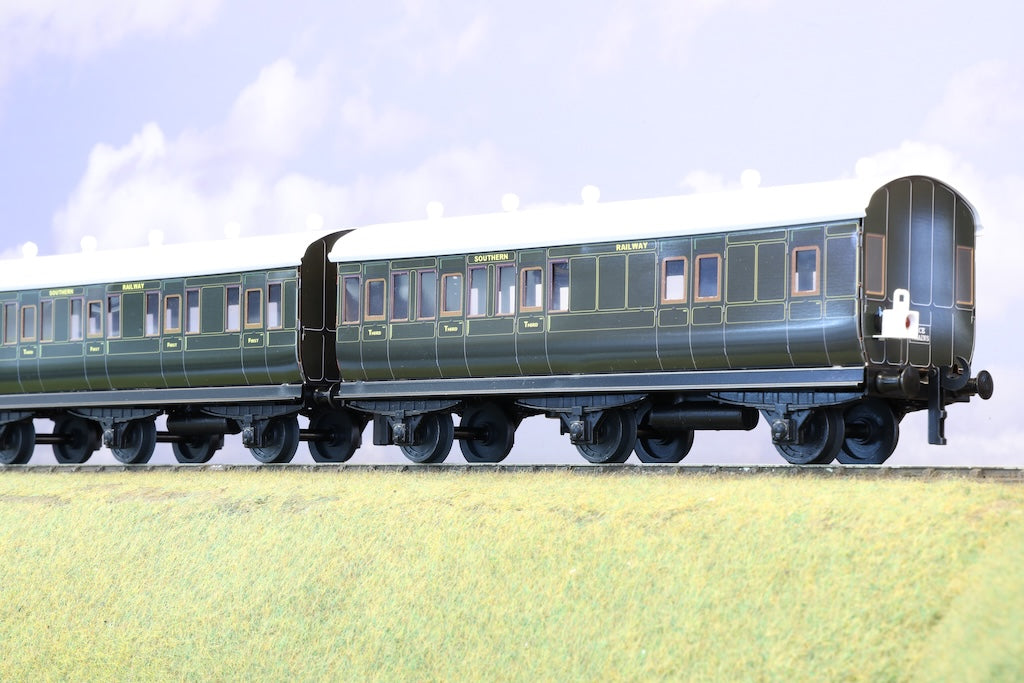 Ace Trains Coarse Scale O Gauge Rake of 3 Southern 6 Wheel Southern Green Coaches