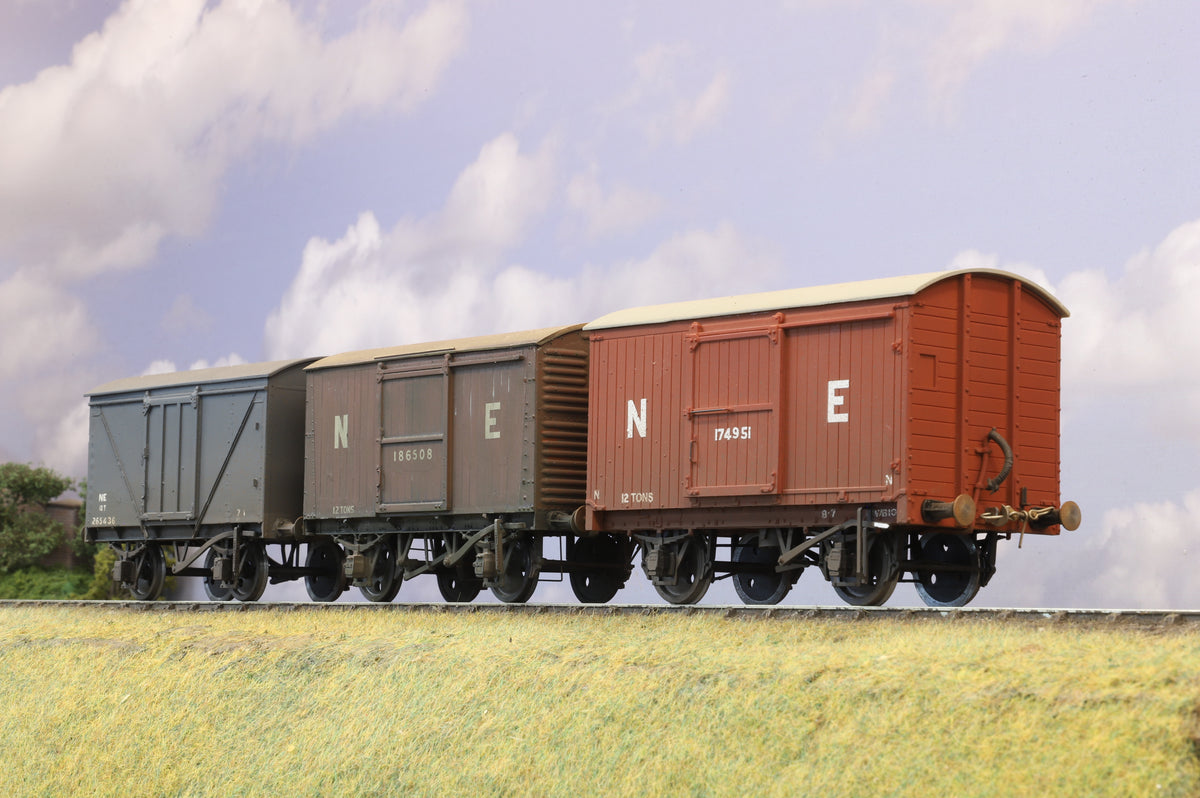 Parkside Finescale O Gauge (Kit-Built) Rake Of 3 NE Box Vans, Weathered