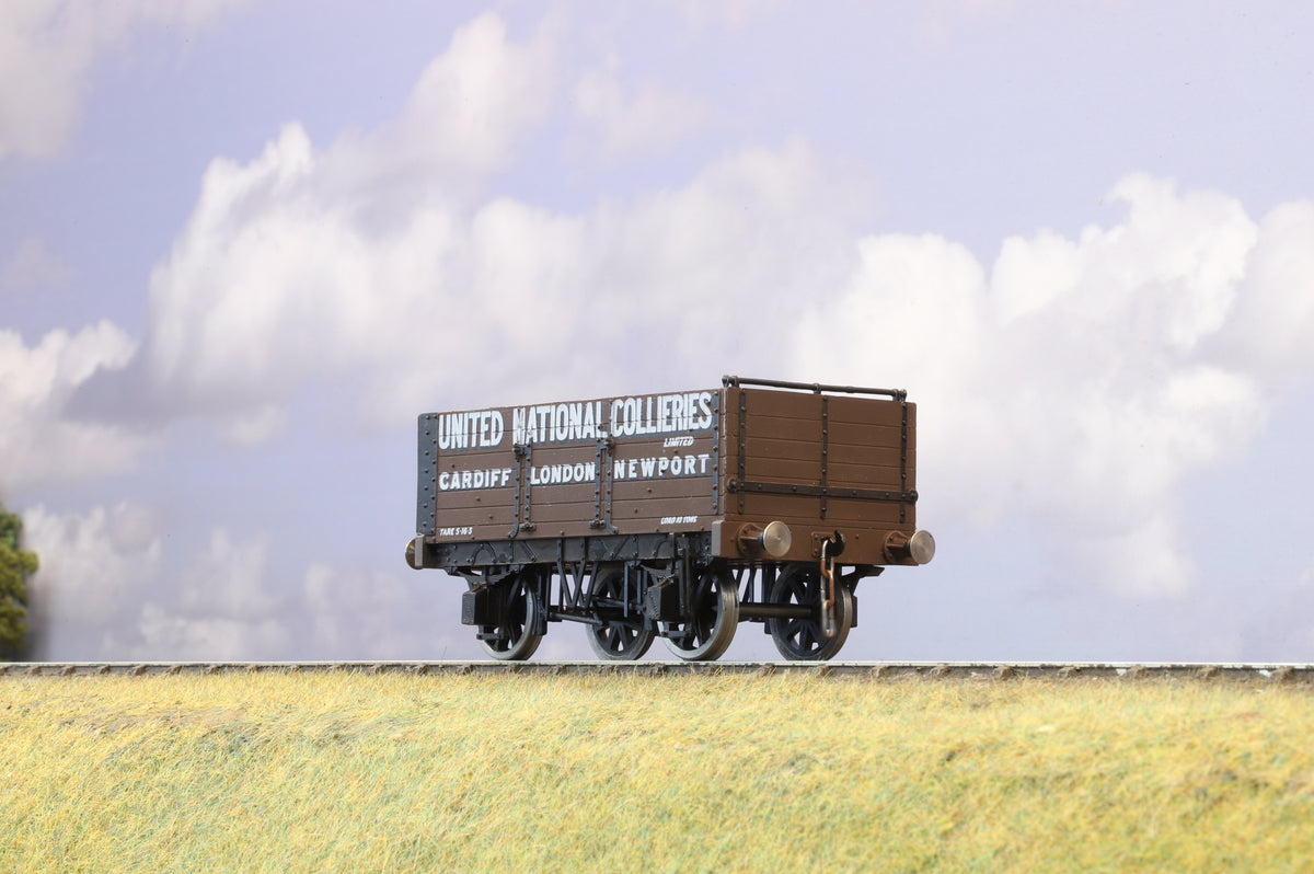 Slater&#39;s/ Peco Finescale O Gauge (Kit-Built) Rake Of 3 Private Owners Wagons &amp; GW Brake Van