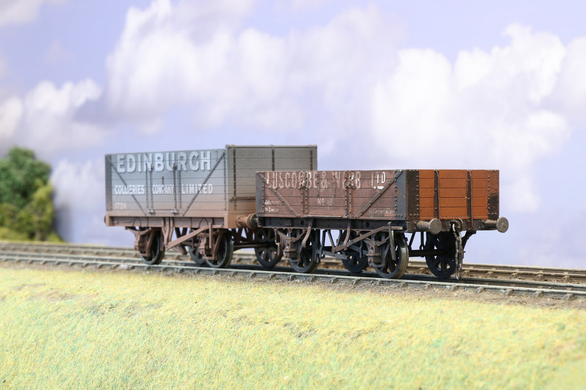 Cooper-Craft/Dapol Finescale O Gauge Pair of Private Owner Wagons, Weathered