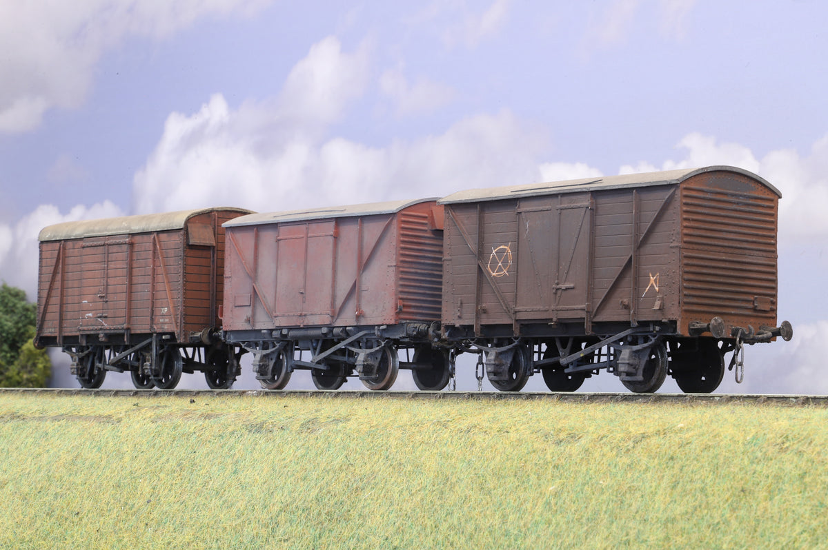 Finescale O Gauge Rake of Three Bauxite Box Vans (Weathered)
