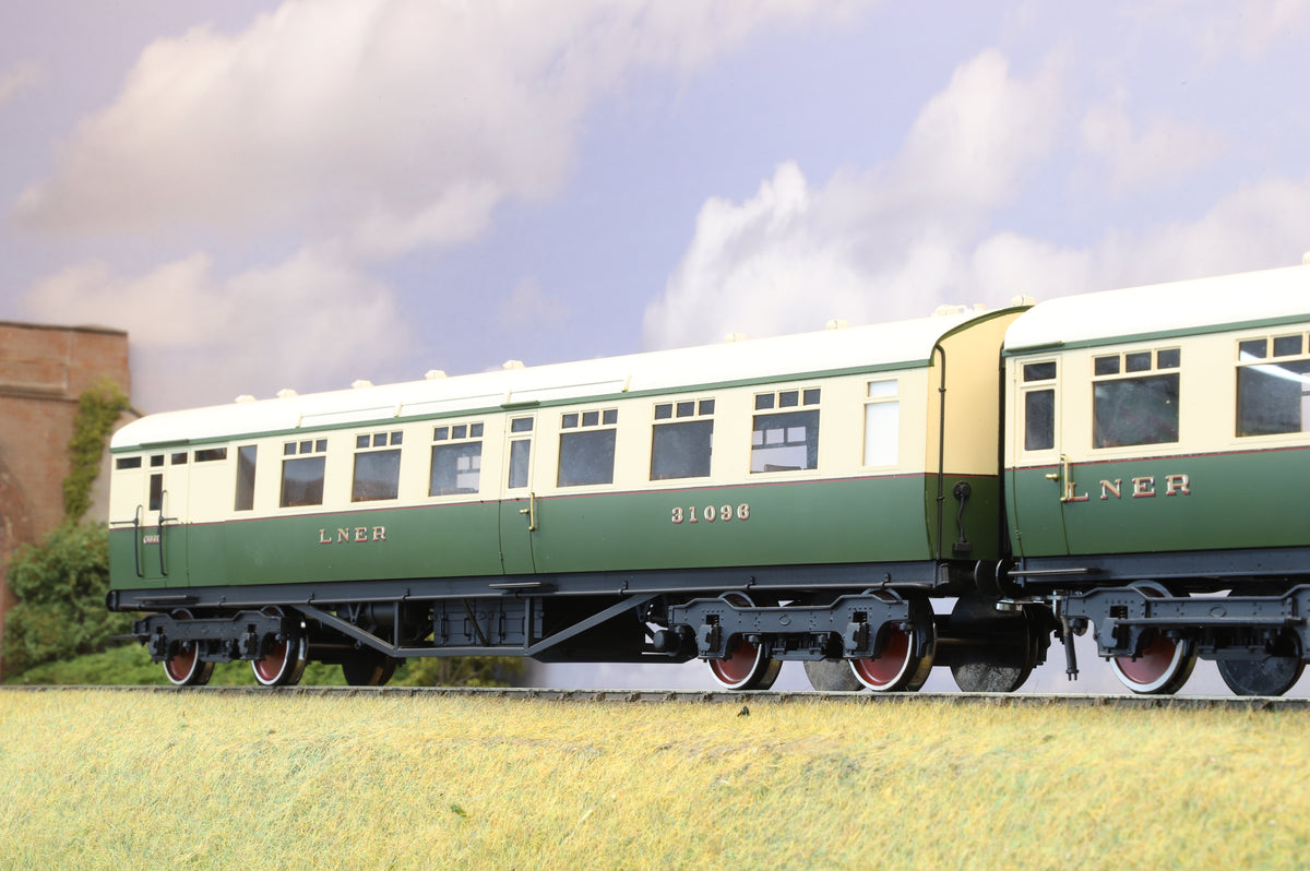 Kemilway Finescale O Gauge Pair of LNER Tourist Coaches (Buffet &amp; Brake Third)
