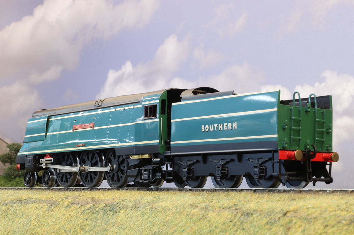 Ace Trains Coarse Scale O Gauge Battle of Britain 4-6-2 SR Green 2/3 rail operation