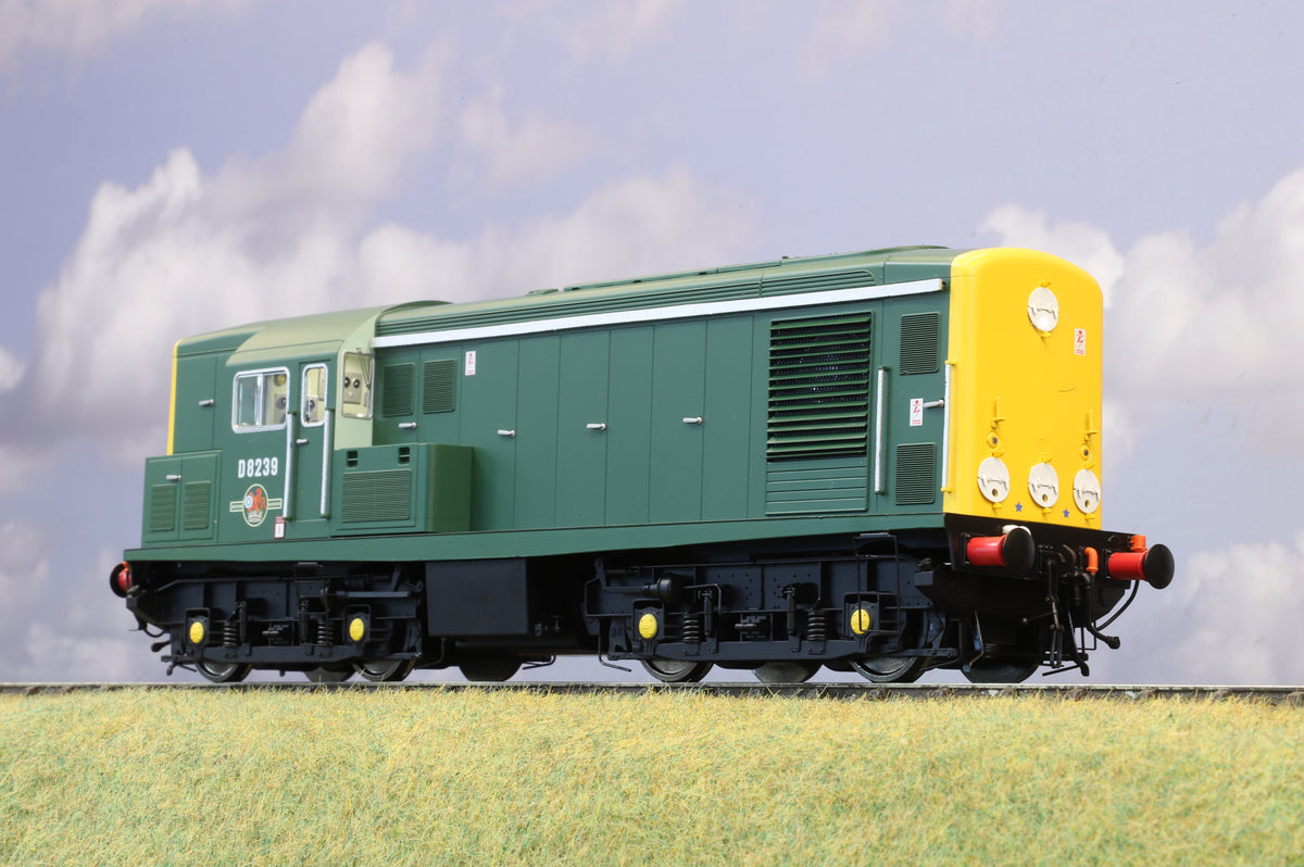 EFE Rail Finescale O Gauge Class 15 No. D8239 BR Green (Full Yellow Ends) DCC Fitted