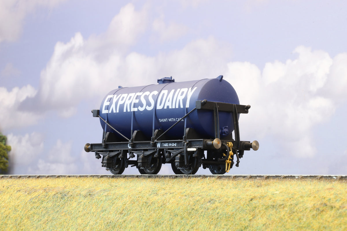 Finescale O Gauge (Kit-Built) Rake Of 2 GW 6 Wheel Tanker Wagons Express Dairy &amp; IMS