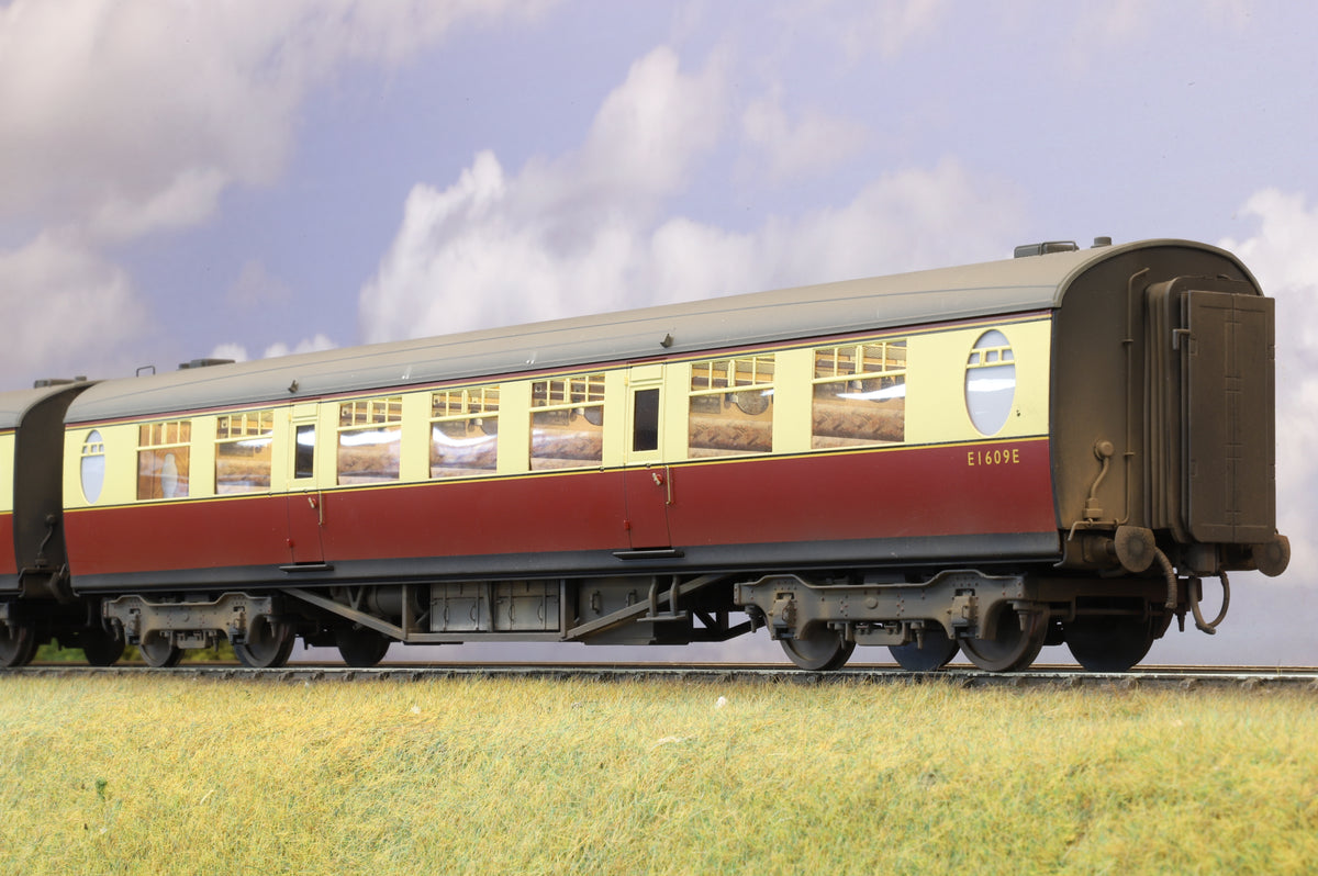 Darstaed Finescale O Gauge Pair of Thompson Coaches Crimson &amp; Cream (Weathered)