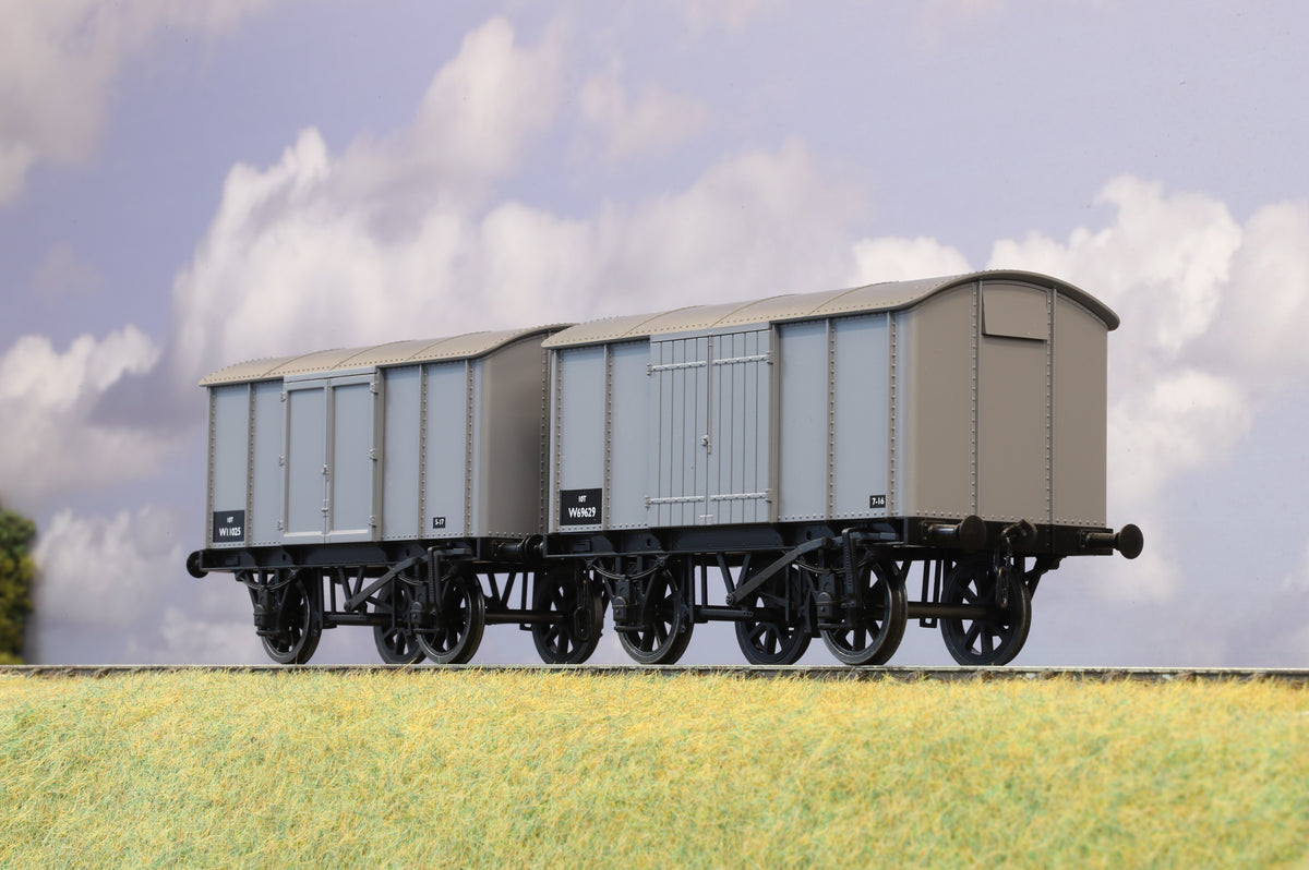 Minerva Finescale O Gauge Pair of GWR Iron Mink Vans