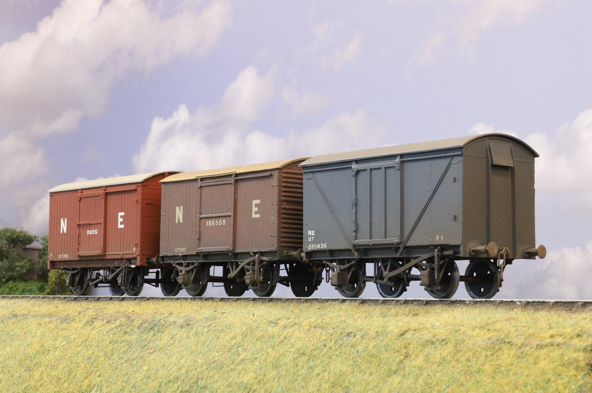 Parkside Finescale O Gauge (Kit-Built) Rake Of 3 NE Box Vans, Weathered