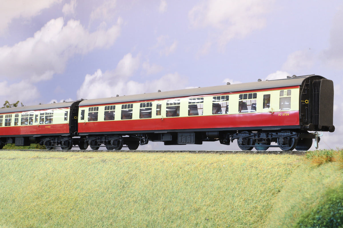 Aquitrain Finescale O Gauge Rake of Three BR Mk1 Coaches, Blood and Custard