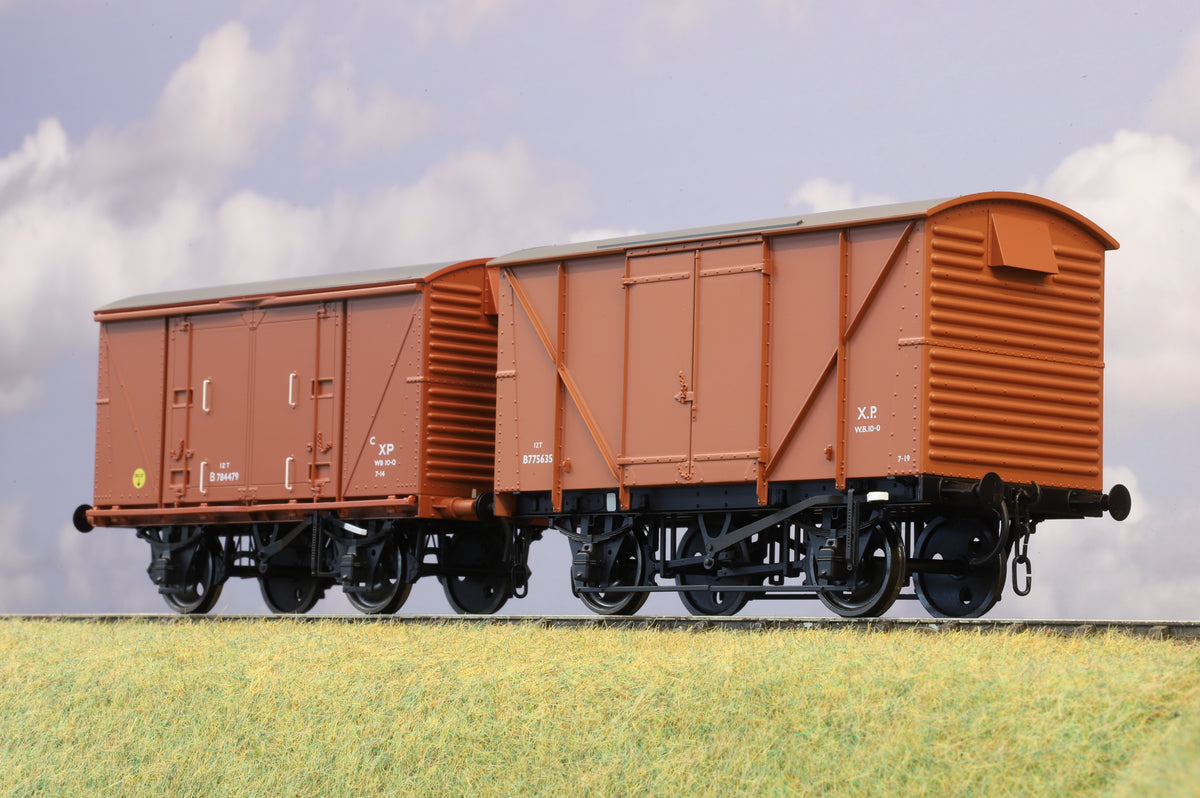 Dapol Finescale O Gauge Pair of BR Standard Vans
