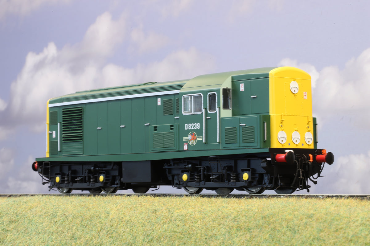 EFE Rail Finescale O Gauge Class 15 No. D8239 BR Green (Full Yellow Ends) DCC Fitted