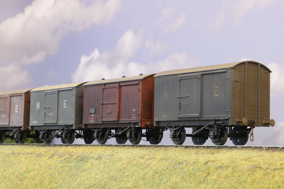 Parkside Finescale O Gauge (Kit-Built) Rake Of 4 NE Box Vans, Weathered