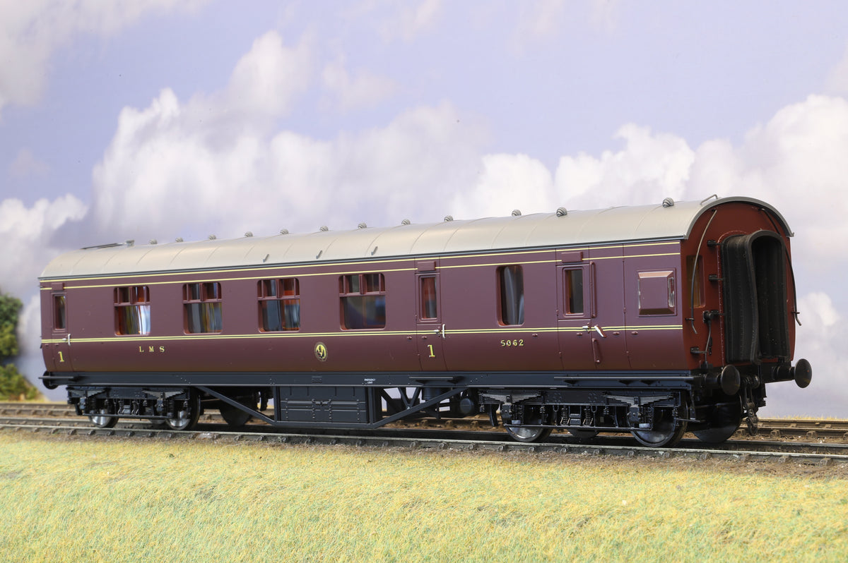 MTH Finescale O Gauge Rake of 4 x LMS Stanier Coaches