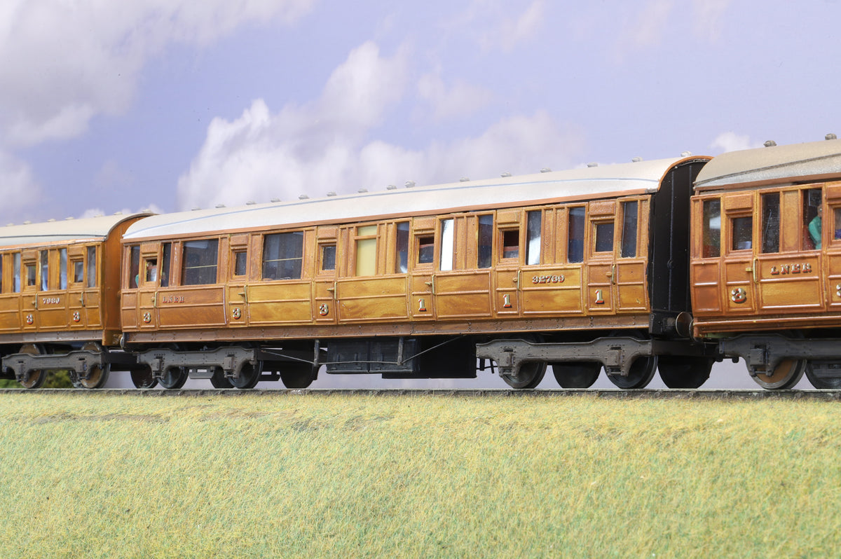 WORKSHOP Finescale O Gauge (Kit-Built) Rake of 3 x Gresley Suburban Teaks