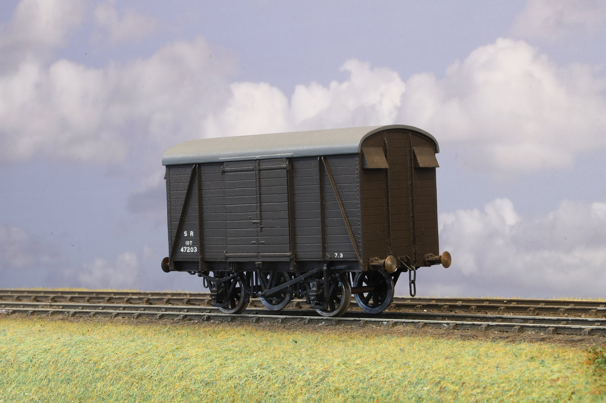 Finescale O Gauge (Kit-Built) SR 10T Ventilated Van No. 47203