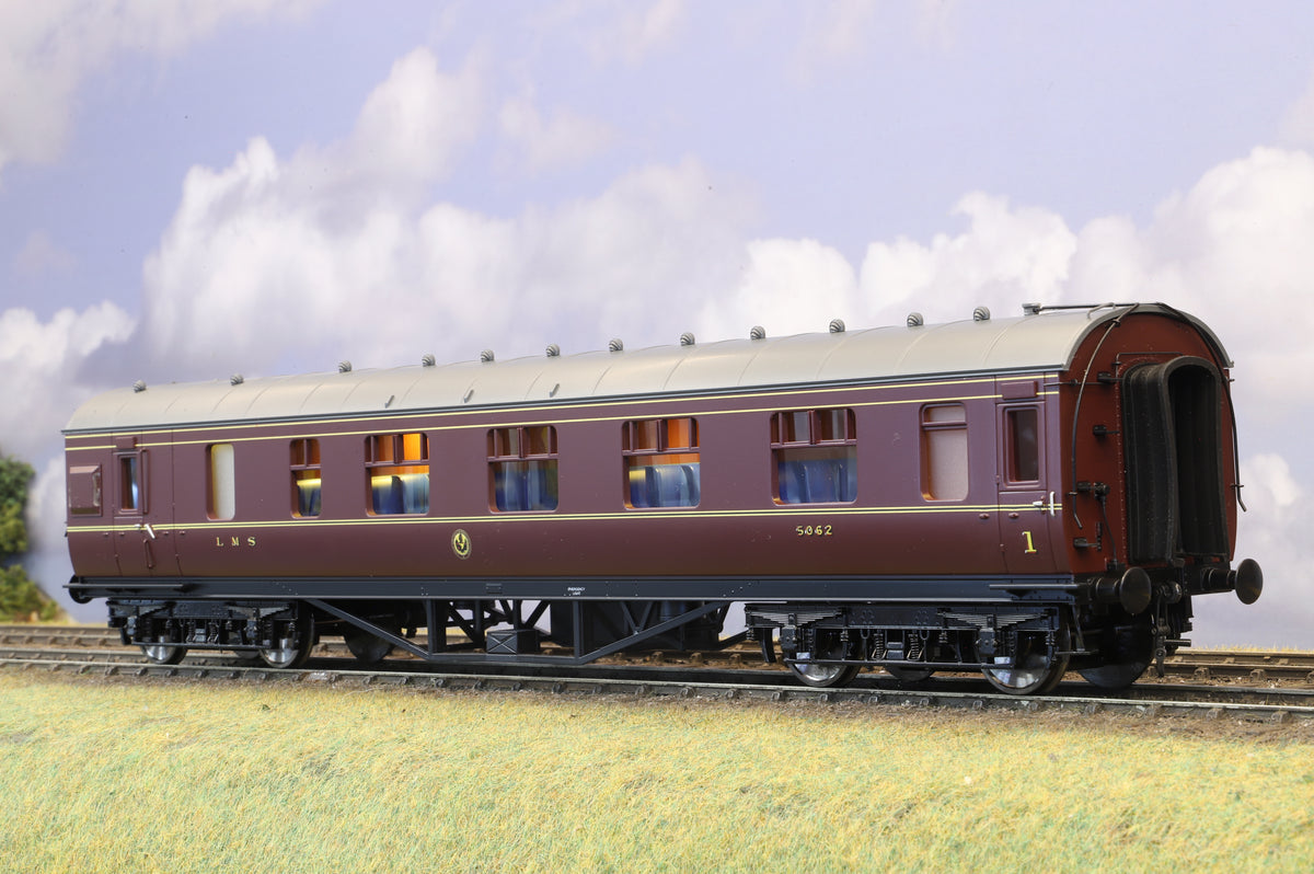 MTH Finescale O Gauge Rake of 4 x LMS Stanier Coaches