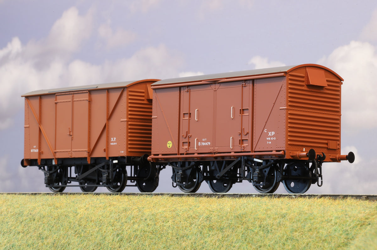 Dapol Finescale O Gauge Pair of BR Standard Vans