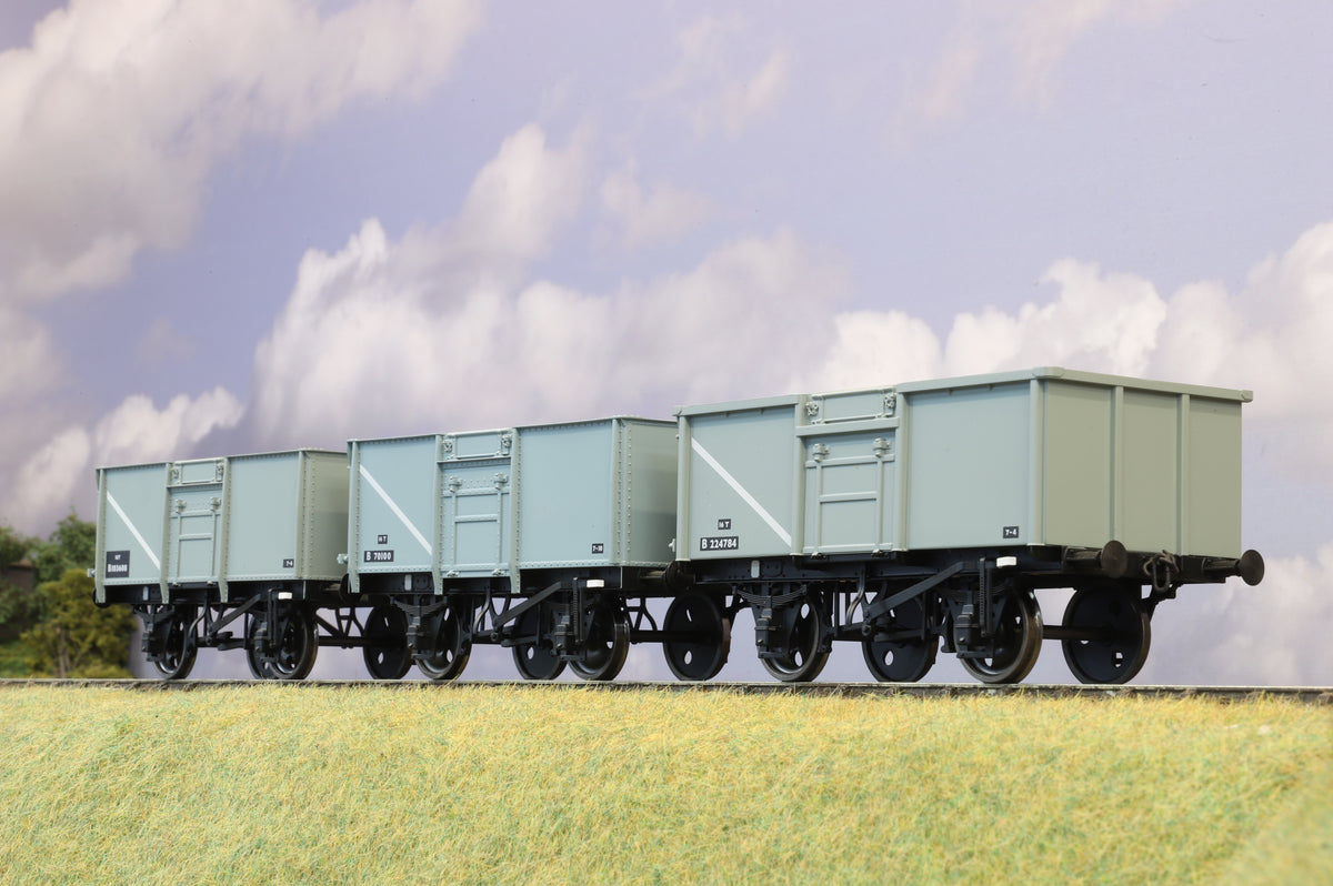 Dapol/Lionheart Finescale O Gauge Rake of 3 x 16T Mineral Wagons