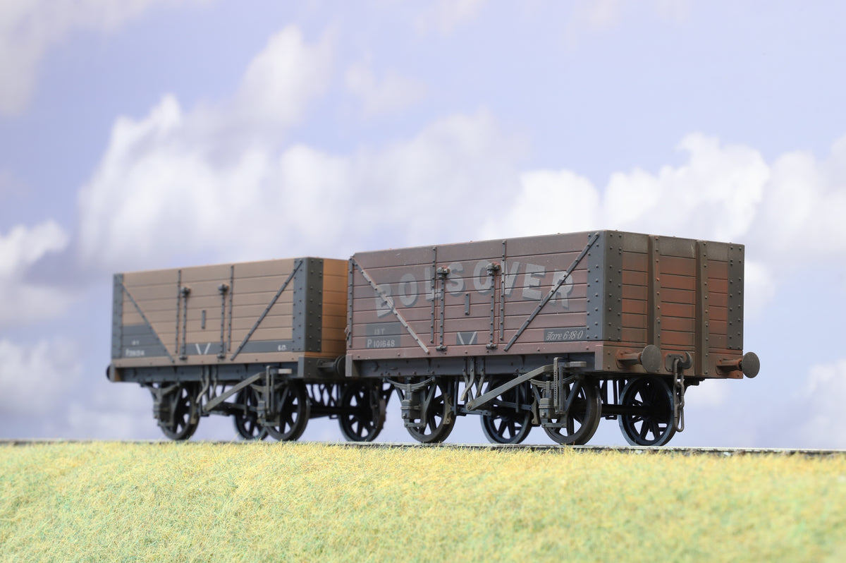Lionheart Finescale O Gauge Pair of 7 Plank BR Wagons, Weathered