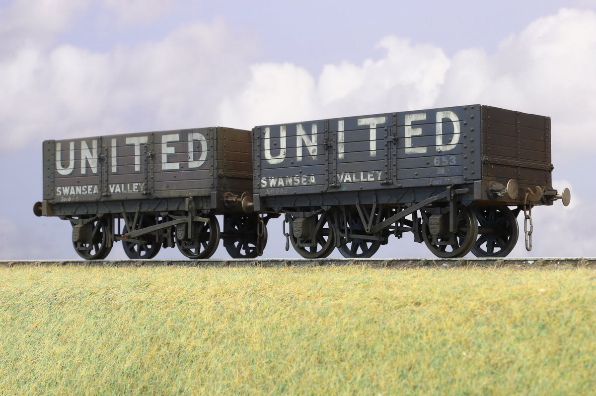 Finescale O Gauge (Kit-Built) Pair of 'United' Private Owner Wagons, Weathered