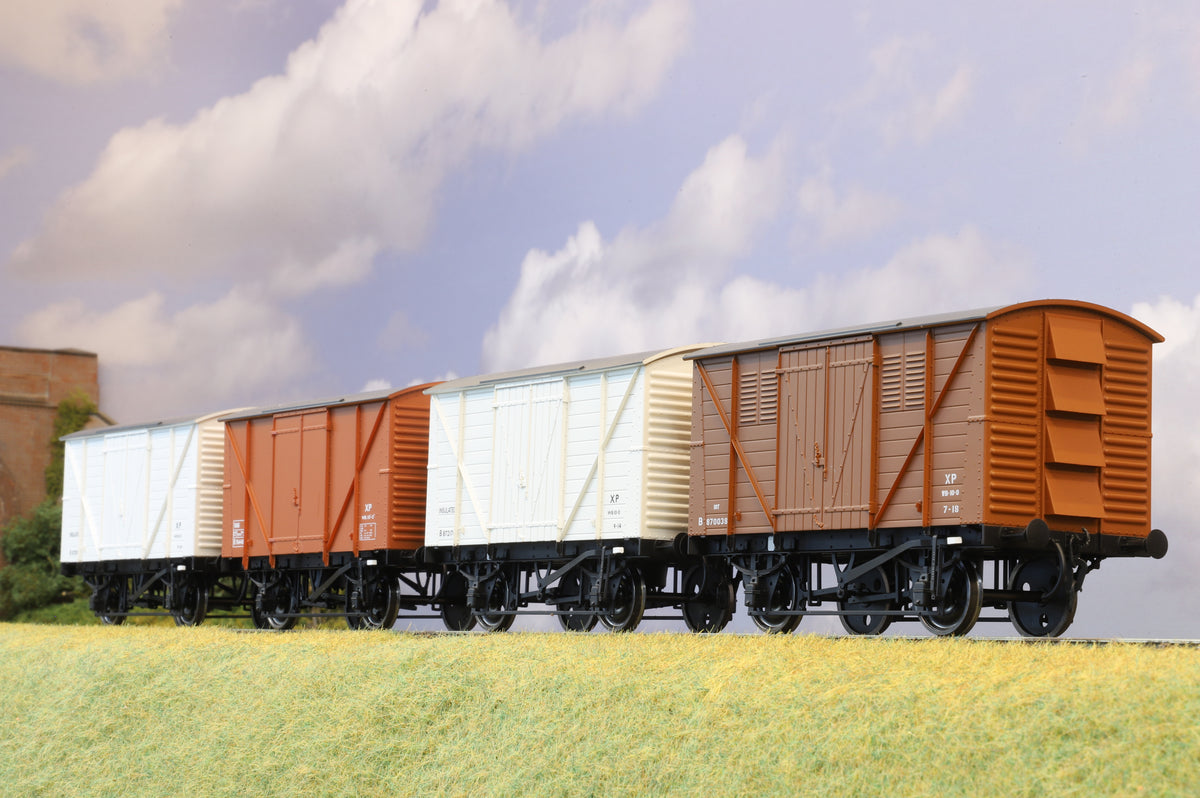 Dapol Finescale O Gauge Rake of 4 x BR Vans