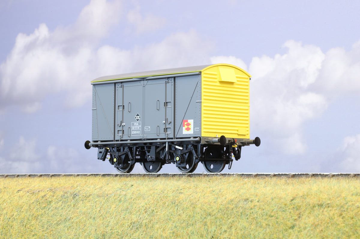 Dapol Finescale O Gauge VEA 12Ton Goods Van Grey/Yellow
