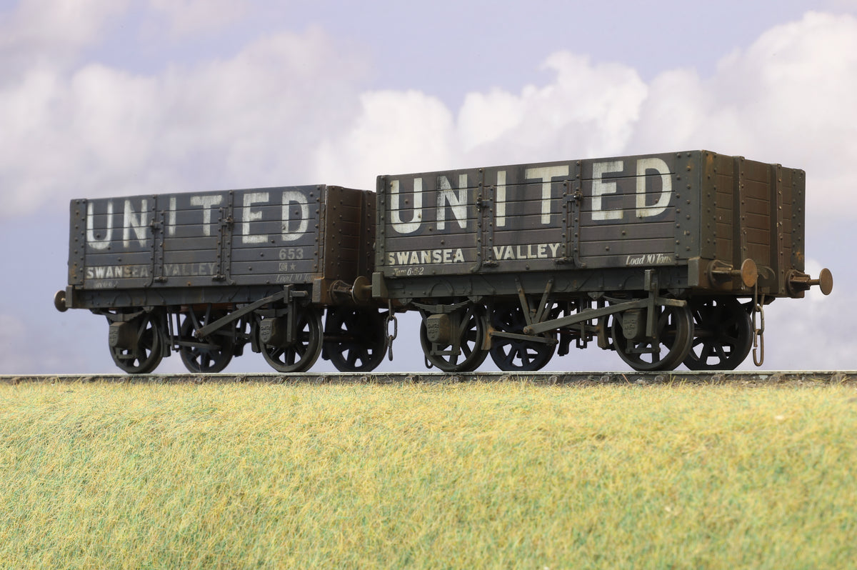 Finescale O Gauge (Kit-Built) Pair of 'United' Private Owner Wagons, Weathered