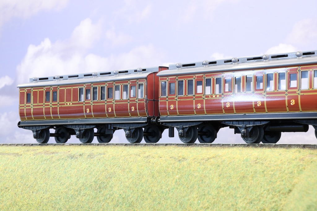 Ace Trains Coarse Scale O Gauge Rake of 3 LMS 6 Wheel LMS Red Coaches