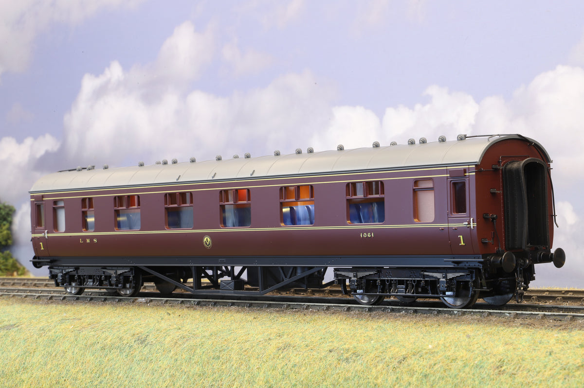 MTH Finescale O Gauge Rake of 4 x LMS Stanier Coaches