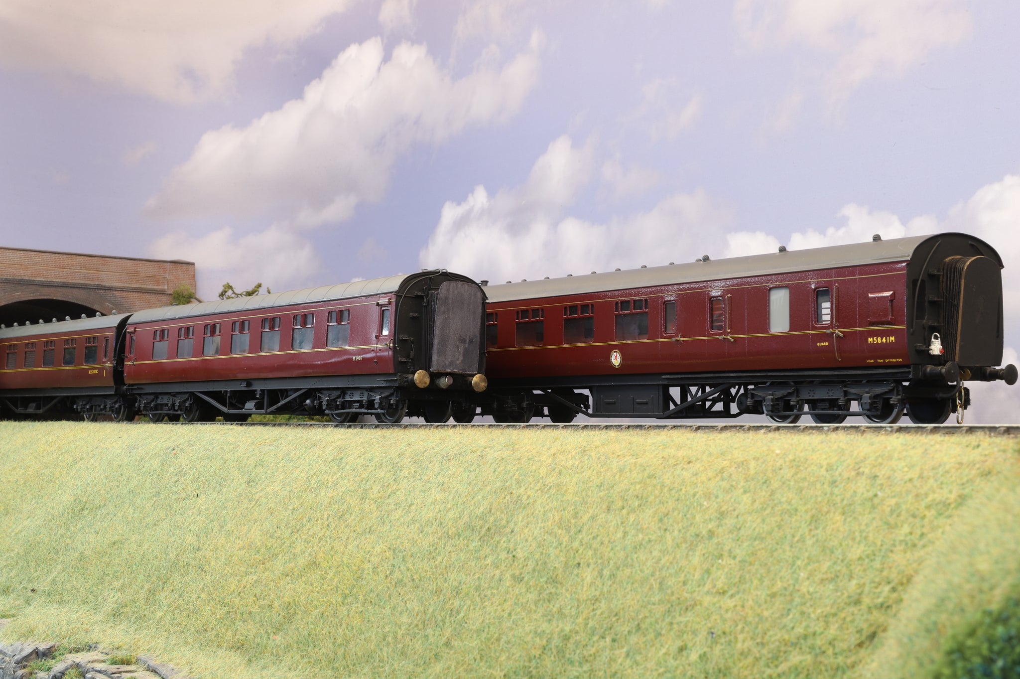 Train Rake Finescale O Gauge (Kit-Built) Rake of Four LMS/BR Stanier Period III C ...