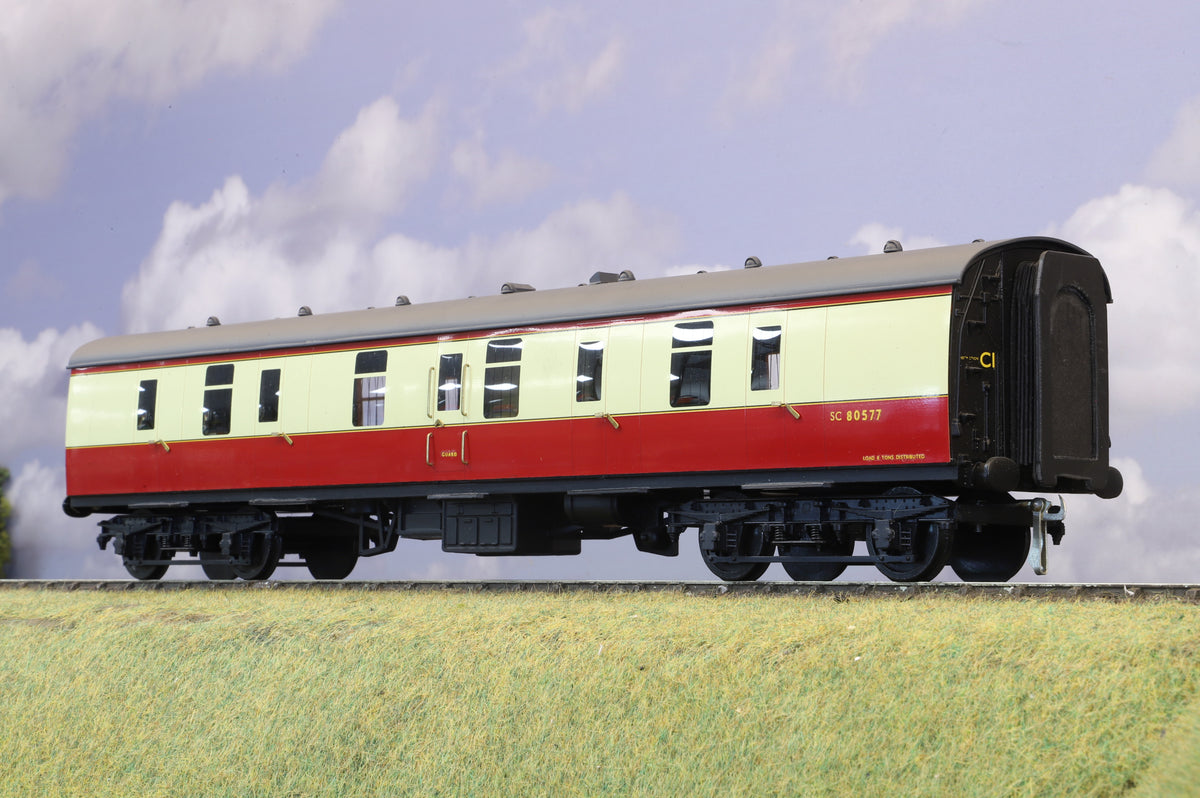 Aquitrain Finescale O Gauge Rake of Three BR Mk1 Coaches, Blood and Custard