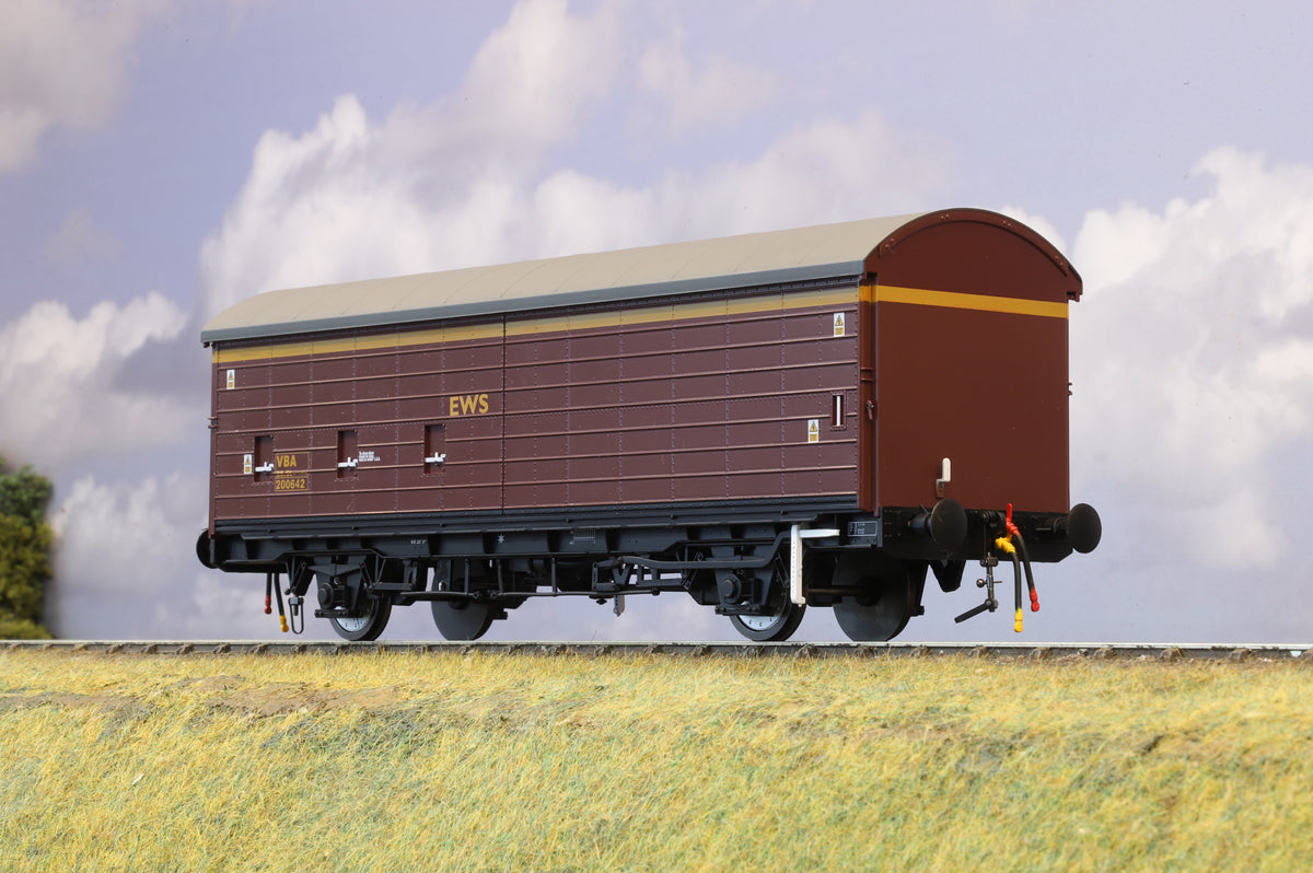 Heljan Finescale O Gauge VAA Van EWS Livery