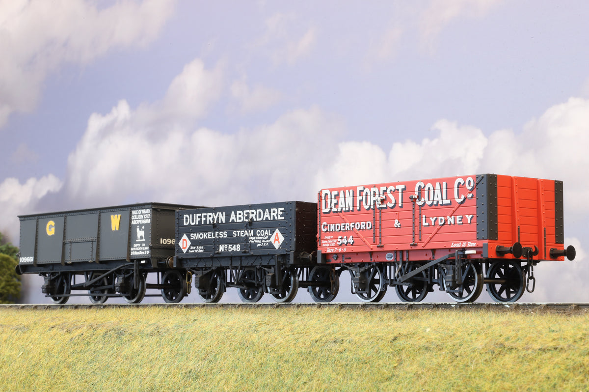 Finescale O Gauge Rake of Three Open Coal Wagons