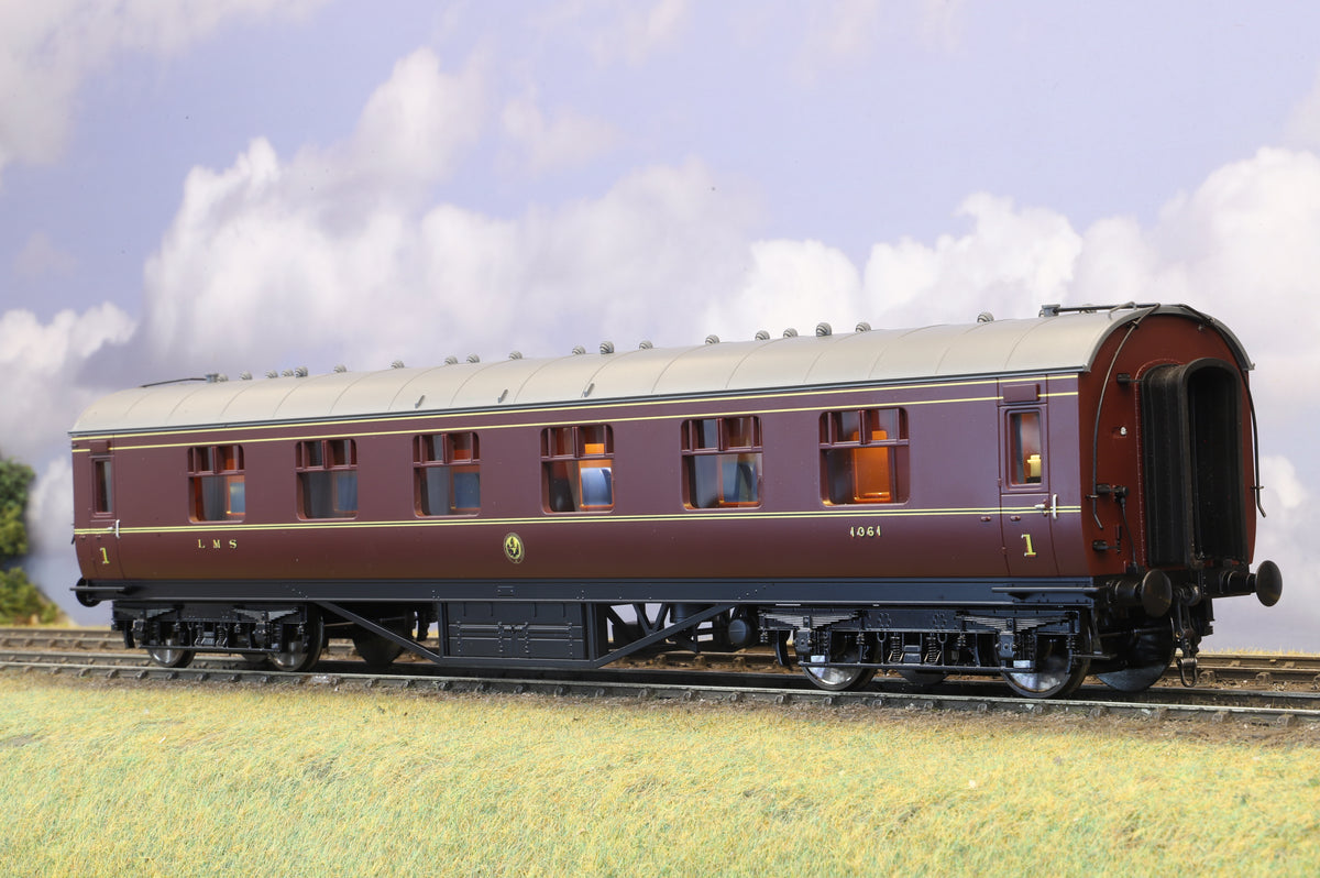 MTH Finescale O Gauge Rake of 4 x LMS Stanier Coaches
