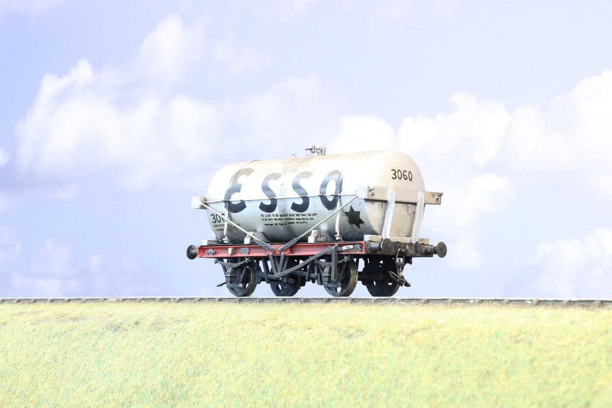 Finescale O Gauge (Kit-Built) ESSO Tanker Wagon No. 3060, Weathered (Brass Construction)
